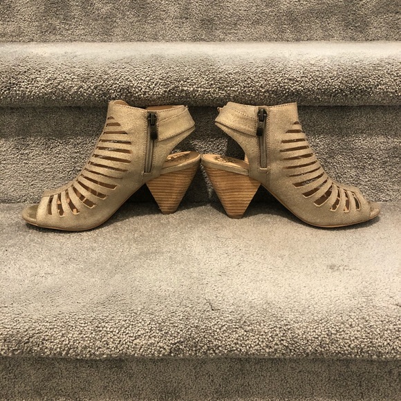 Vince Camuto sandals/heels - Picture 2 of 5